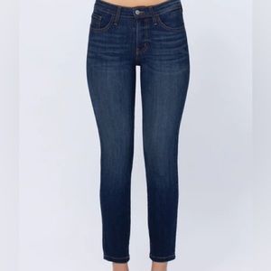 Judy Blue Handsand Mid Rise Relaxed Fit Jeans (Style: 83109)! Size 0/24. NWT